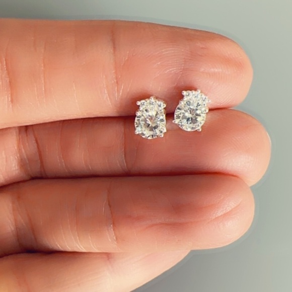 Sterling Silver 1/2 c.t. Stud Earrings - Picture 12 of 16